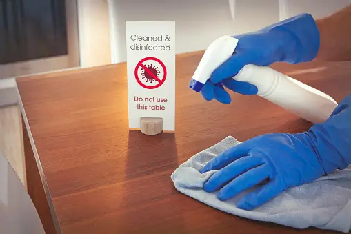 cleaned-and-disinfected очищенный и продезинфицированный