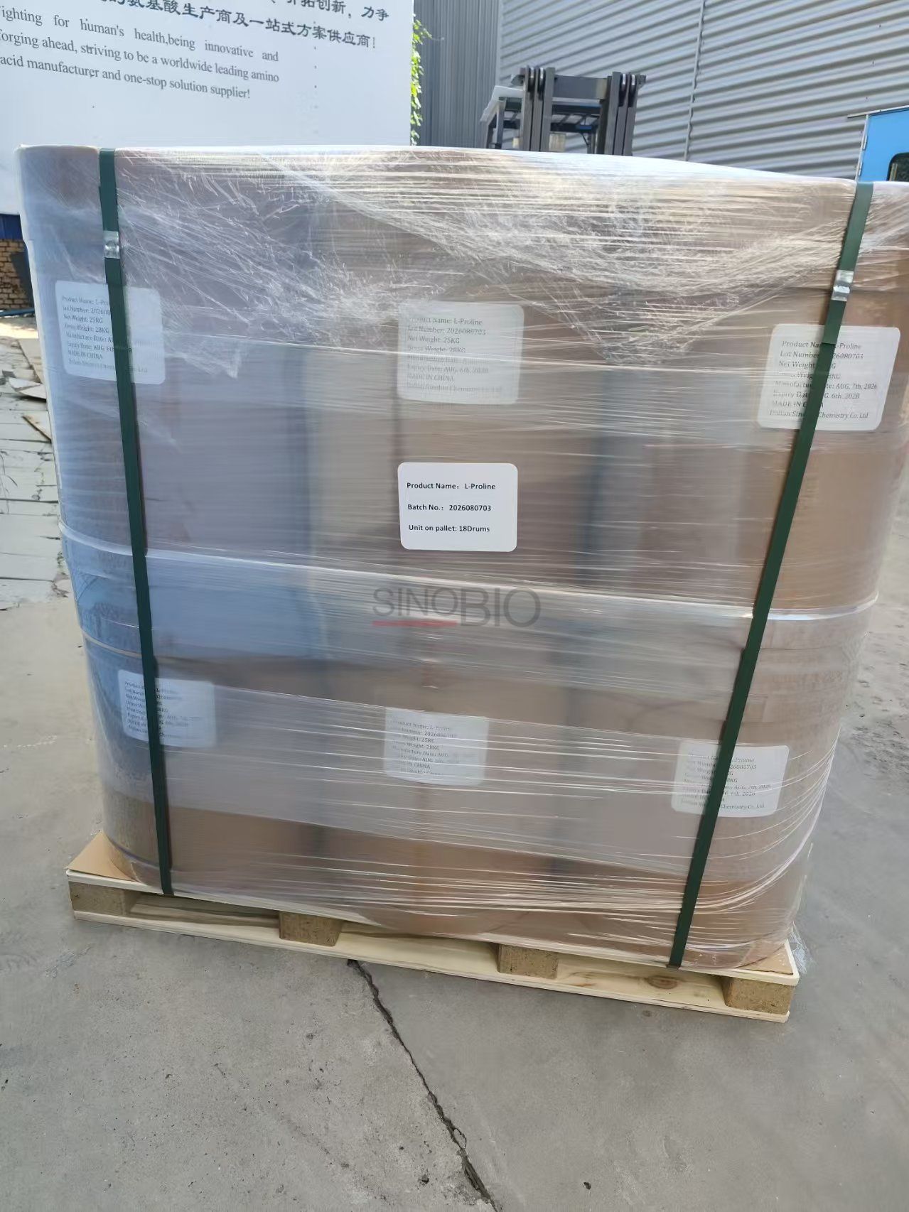 Bulk L-Proline amino acid packaging on pallet for export shipment Массовая упаковка аминокислот L-Пролина на поддоне для отправки на экспорт.
